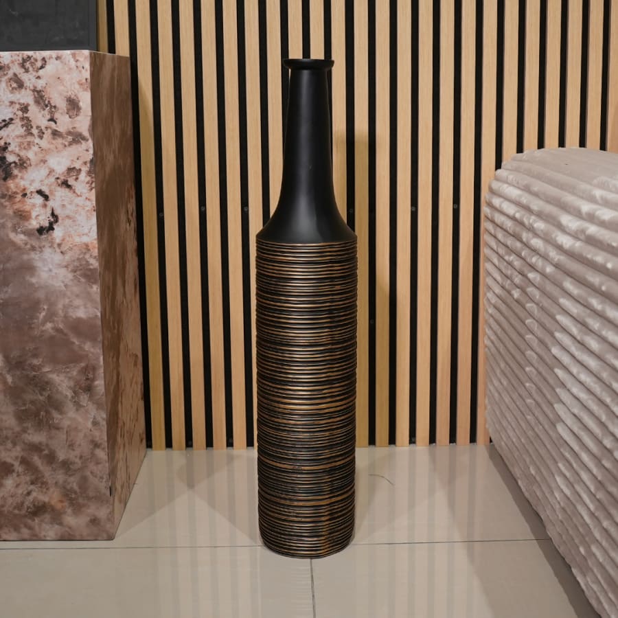 Vase en résine noir et doré H75 cm